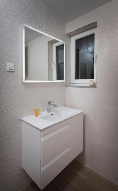 Villa J&J Apartments Residence With Swimming Pool 포드스트라나 외부 사진