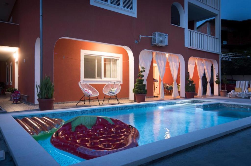 Villa J&J Apartments Residence With Swimming Pool 포드스트라나 외부 사진