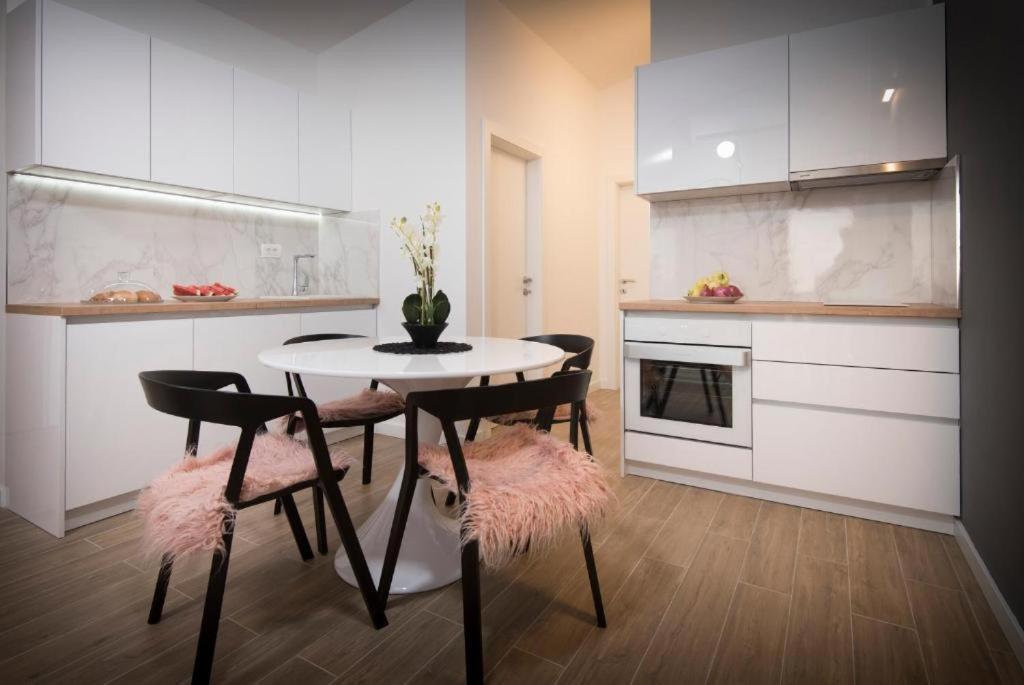 Villa J&J Apartments Residence With Swimming Pool 포드스트라나 외부 사진