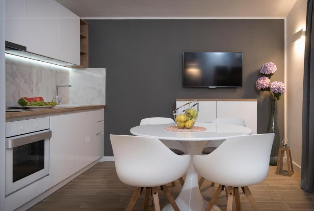 Villa J&J Apartments Residence With Swimming Pool 포드스트라나 외부 사진