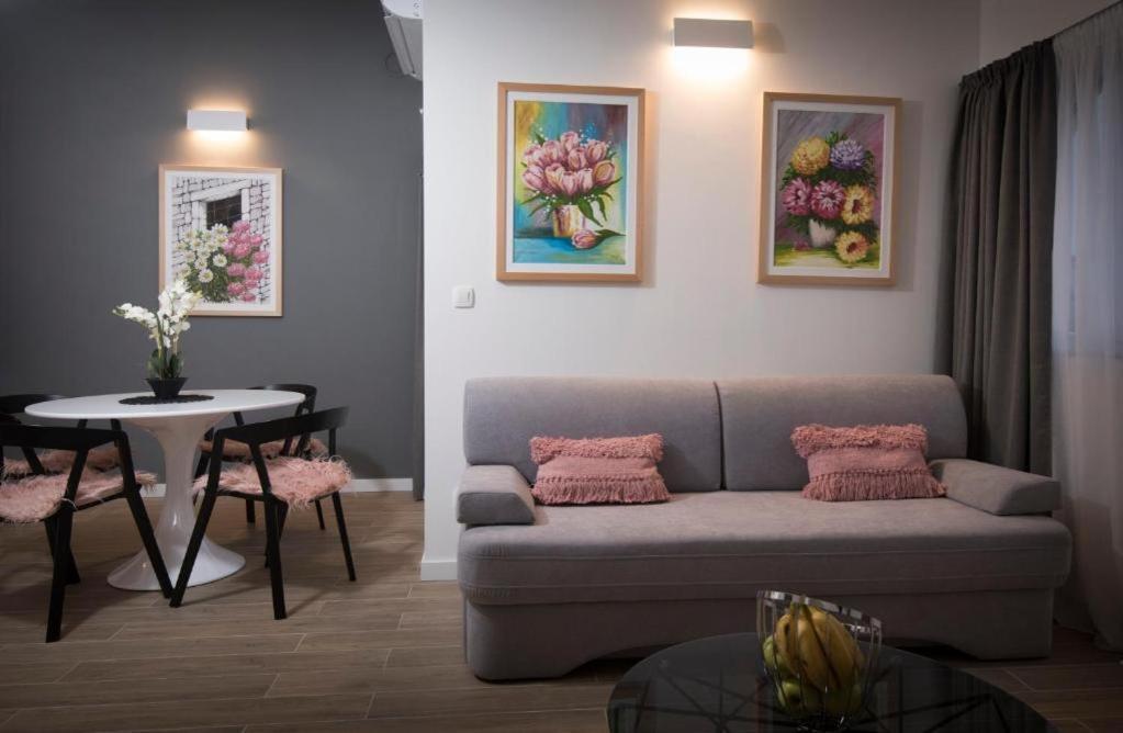 Villa J&J Apartments Residence With Swimming Pool 포드스트라나 외부 사진