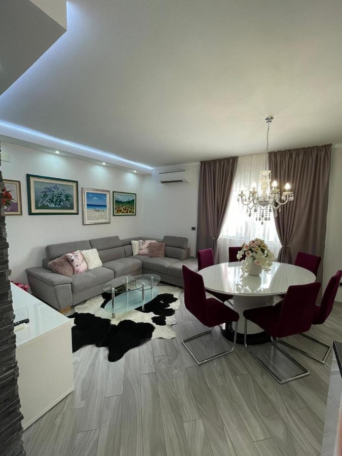 Villa J&J Apartments Residence With Swimming Pool 포드스트라나 외부 사진
