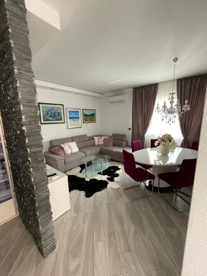 Villa J&J Apartments Residence With Swimming Pool 포드스트라나 외부 사진