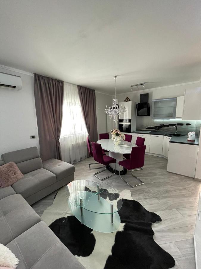Villa J&J Apartments Residence With Swimming Pool 포드스트라나 외부 사진