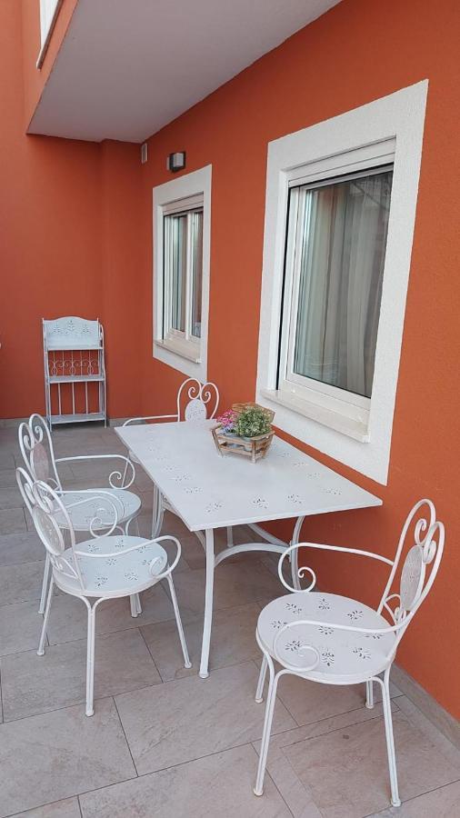 Villa J&J Apartments Residence With Swimming Pool 포드스트라나 외부 사진
