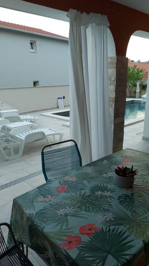 Villa J&J Apartments Residence With Swimming Pool 포드스트라나 외부 사진