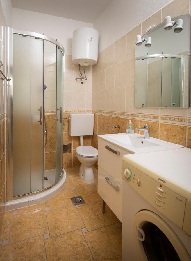 Villa J&J Apartments Residence With Swimming Pool 포드스트라나 외부 사진