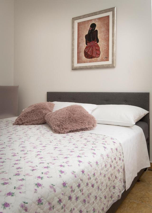 Villa J&J Apartments Residence With Swimming Pool 포드스트라나 외부 사진