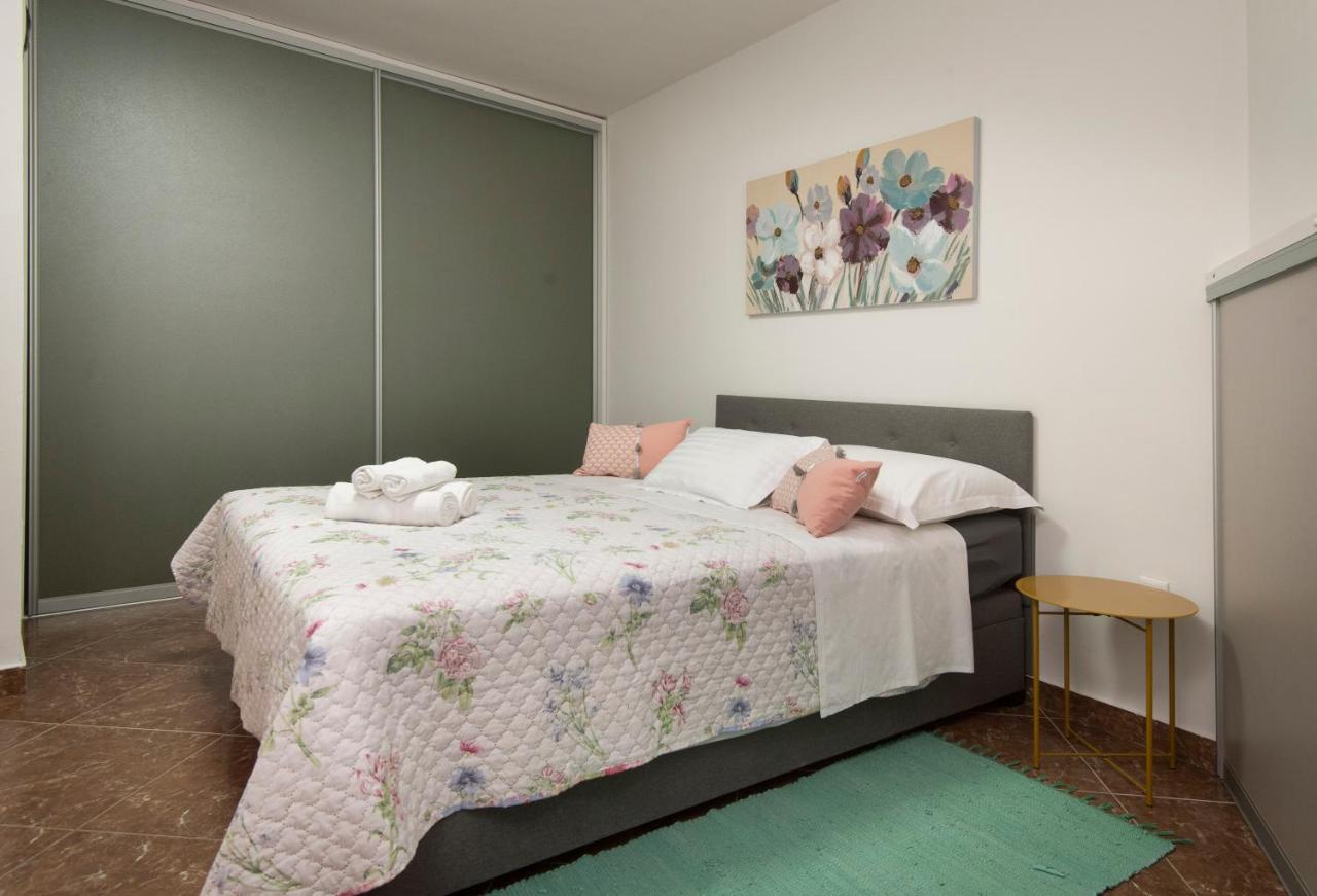 Villa J&J Apartments Residence With Swimming Pool 포드스트라나 외부 사진