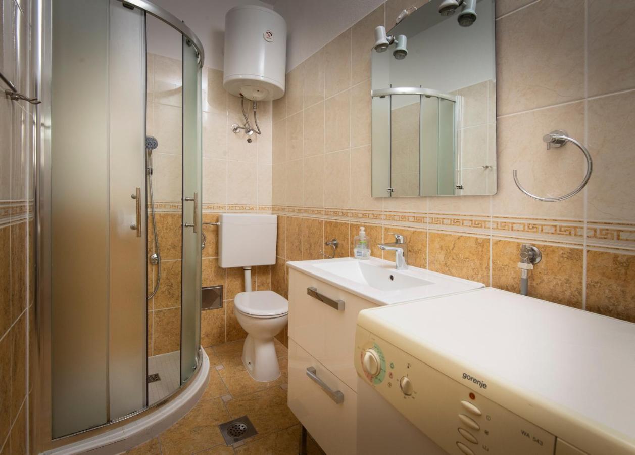 Villa J&J Apartments Residence With Swimming Pool 포드스트라나 외부 사진