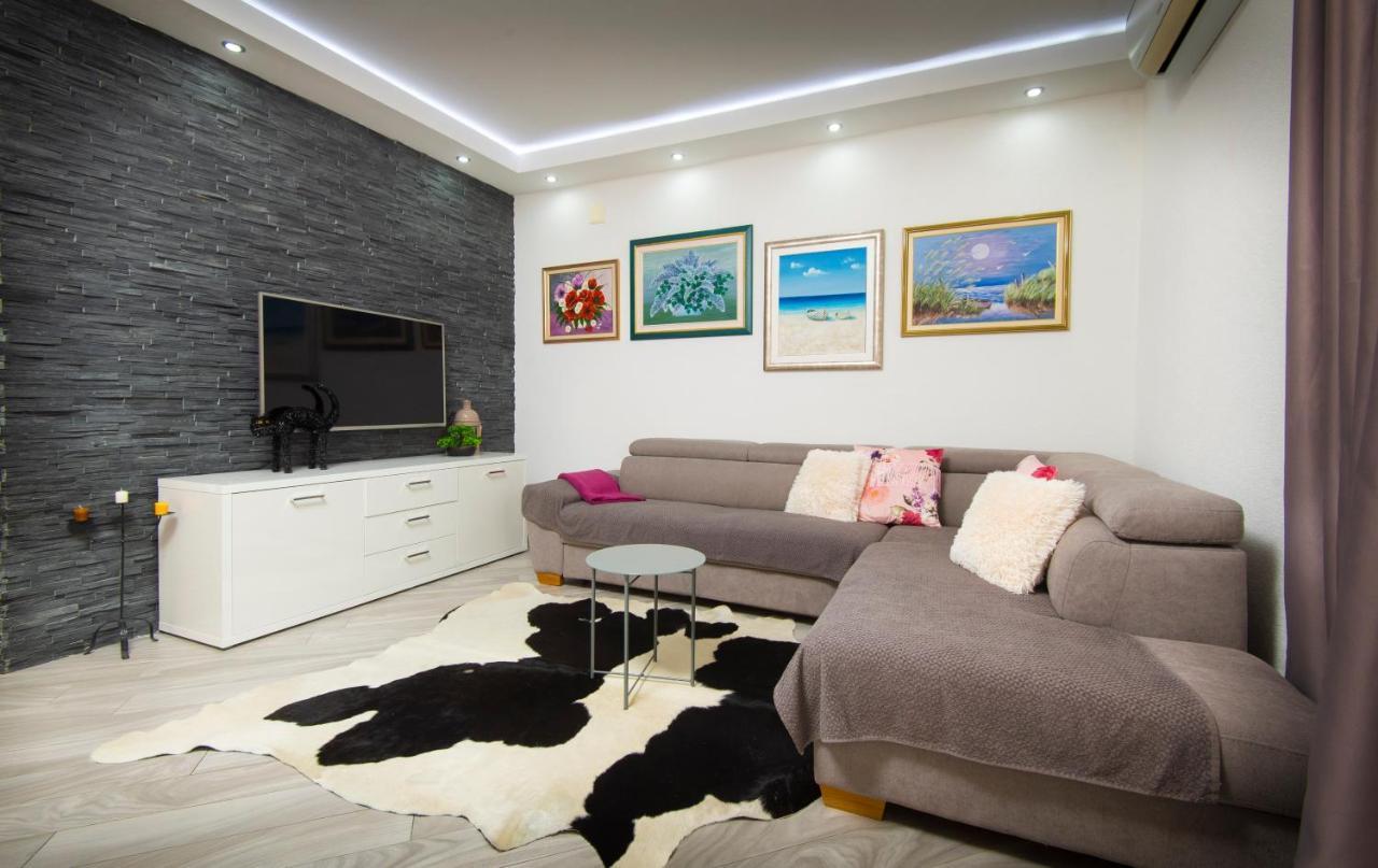 Villa J&J Apartments Residence With Swimming Pool 포드스트라나 외부 사진