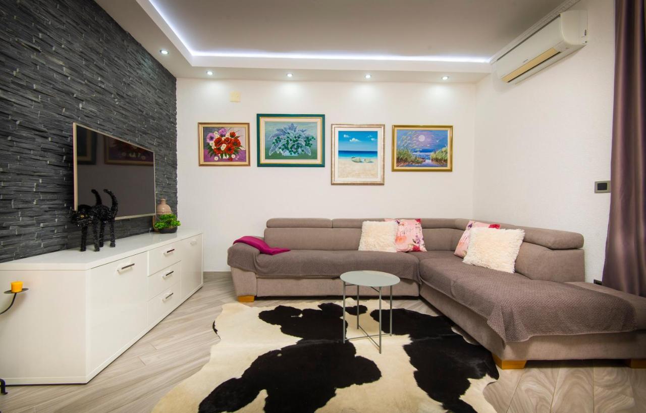 Villa J&J Apartments Residence With Swimming Pool 포드스트라나 외부 사진