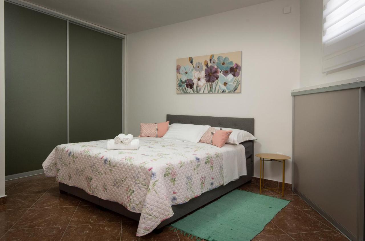 Villa J&J Apartments Residence With Swimming Pool 포드스트라나 외부 사진