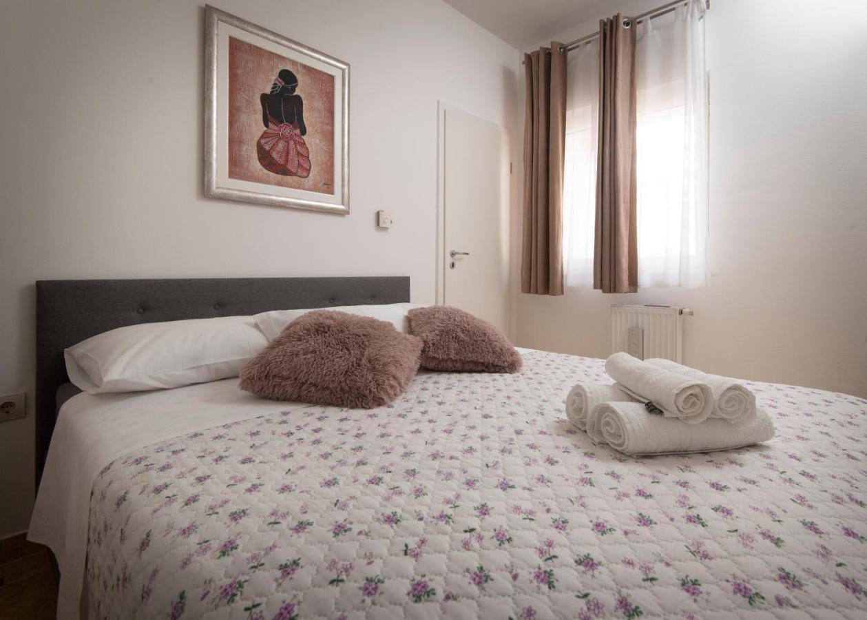 Villa J&J Apartments Residence With Swimming Pool 포드스트라나 외부 사진