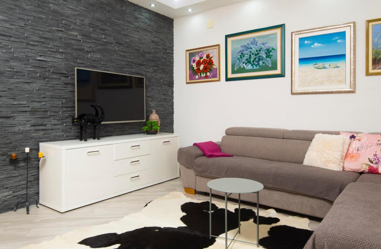 Villa J&J Apartments Residence With Swimming Pool 포드스트라나 외부 사진